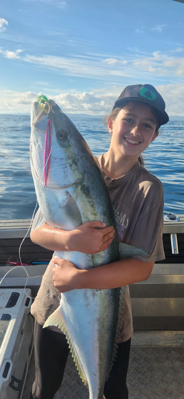 JCJIGS<br>Green Glow GBAR®<br>10/0 Twin Pack<br><h4> The Hook That Swims</h4> - Image 5