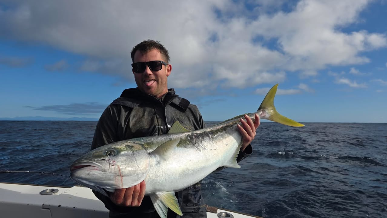 JCJIGS <br>Electric Koheru Rattle Jig <br><h4>Glow Green Gold <br>Kingfish - Hapuka - Tuna</h4> - Image 5